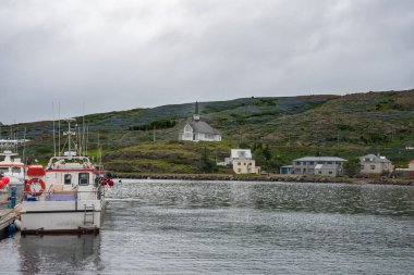 Kuzey İzlanda Strandir 'deki Steingrimsfjordur fiyordunda Holmavik kasabası