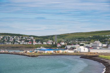 Kuzey İzlanda 'daki Husavik kasabasının kıyı şeridine bakın.