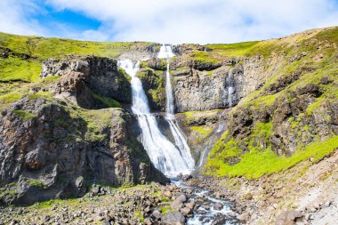 Jokuldalur kuzeydoğu İzlanda'daki Rjukandafoss şelale