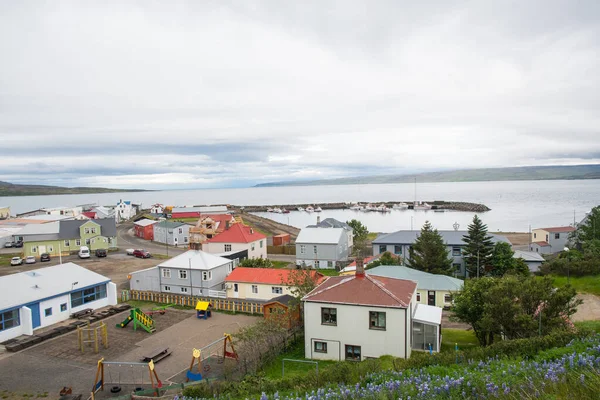 Město Holmavik Steingrimsfjordur Fjord Strandir Severním Islandu — Stock fotografie