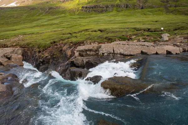 Ποταμός Fjardara Στο Seydisfjordur Fjord Στην Ανατολική Ισλανδία — Φωτογραφία Αρχείου