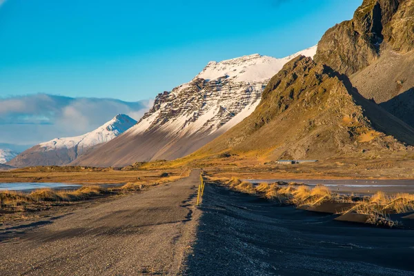 Güney Zlanda Daki Vestrahorn Dağı Nda Stoksnes Giden Yol — Stok fotoğraf