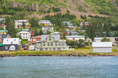 Seydisfjordur Kasabası, Doğu İzlanda Bir yaz günü