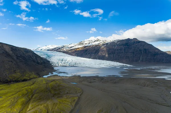 Güney İzlanda 'daki Vatnajokull Ulusal Parkı' ndaki Flaajokull buzulunun hava görüntüsü