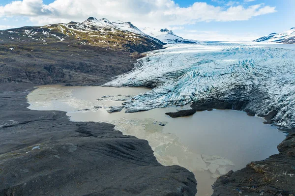 Güney İzlanda 'daki Vatnajokull Ulusal Parkı' ndaki Flaajokull buzulunun hava görüntüsü