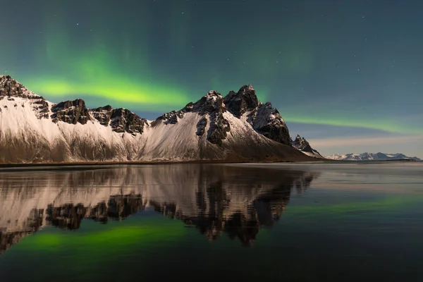 Aurora Boreal Sobre Montaña Vestrahorn Sur Islandia —  Fotos de Stock