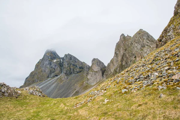 Mountain Eystrahorn Het Oosten Van Ijsland Een Zonnige Lentedag — Stockfoto