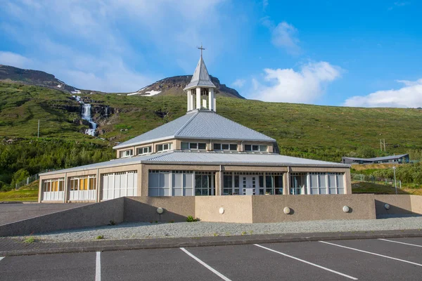 Igreja Cidade Eskifjordur Fjardabyggd Leste Islândia — Fotografia de Stock