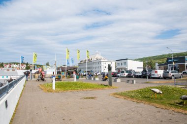 Husavik İzlanda - 15 Temmuz. 2021: Kuzey İzlanda 'daki Husavik kentinin merkezi