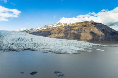 Güney İzlanda 'daki Vatnajokull Ulusal Parkı' ndaki Flaajokull buzulunun hava görüntüsü