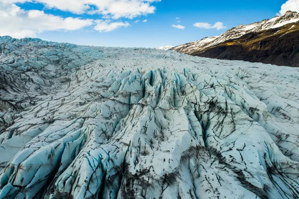 Güney İzlanda 'daki Vatnajokull Ulusal Parkı' ndaki Flaajokull buzulunun hava görüntüsü