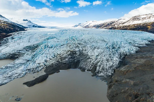 Güney İzlanda 'daki Vatnajokull Ulusal Parkı' ndaki Flaajokull buzulunun hava görüntüsü