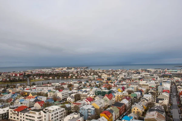 İzlanda 'nın başkenti Reykjavik' e bakın.