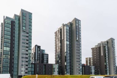 Reykjavik, İzlanda - 23 Ekim. 2021: Reykjavik şehir merkezinde modern mimari