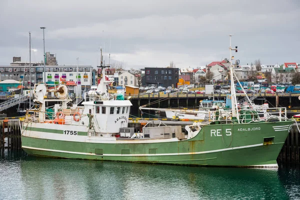 Reykjavik, İzlanda - 23 Ekim. 2021: Reykjavik limanında Seine balıkçı teknesi