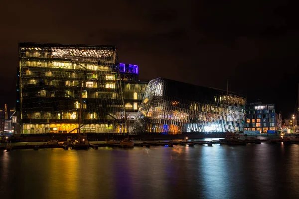Reykjavik, İzlanda - 23 Ekim. 2021: Akşamki Harpa Konseri