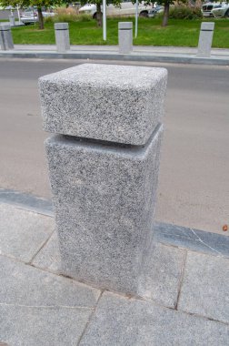 Pillar to limit the carriageway from the pedestrian.