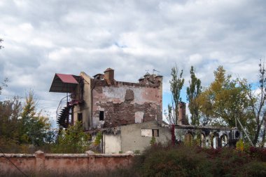 Izyum, Kramatorsk; Donetsk bölgesi; 14 Ekim 2022 Rus bombardımanı sonucu yıkılan konut binası.