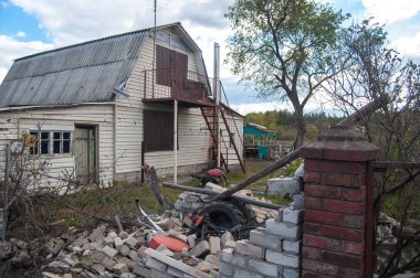 Donetsk bölgesi, Ukrayna 14 Ekim 2022: Won. Yerleşim binaları rashist bombardımanına tutuldu.