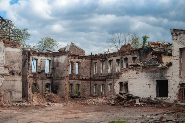 Izyum Región Donetsk Ucrania Octubre 2022 Edificio Bombardeado Por Rasistas Imágenes de stock libres de derechos