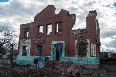 Drobyshevo; Donetsk bölgesi; 14 Ekim 2022 Rashist bombardımanı ile yıkılan bina.