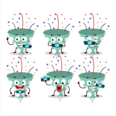 Konfeti çizgi film karakteri ile yeşil parti popper ile fotoğrafçılık mesleği simgesi. Vektör illüstrasyonu