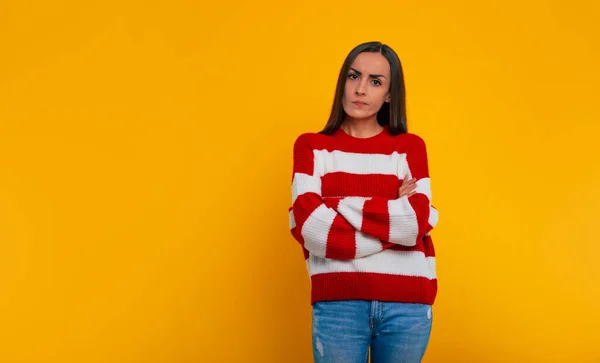 Photo Confused Angry Young Girl Sweater Who Possing Yellow Background — Stock Photo, Image