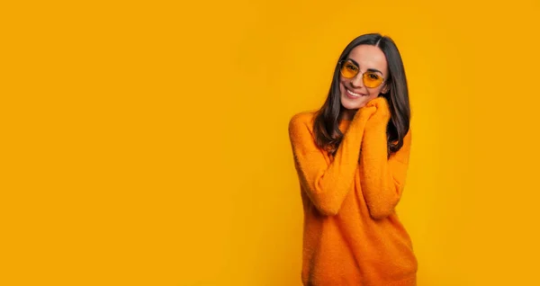 Charming Young Woman Yellow Sweater Sunglasses While She Posing Smile —  Fotos de Stock