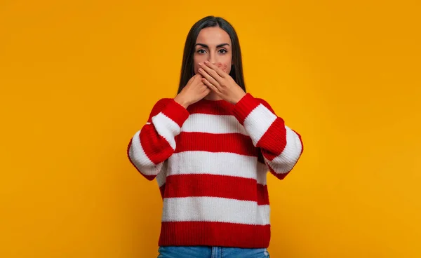 Don Speak Serious Sad Young Woman Covering Her Mouth Hands — Foto Stock