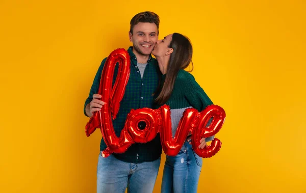 Lovely Young Couple Love Celebrating Valentines Day Romantic Balloon Hands — Stock Photo, Image