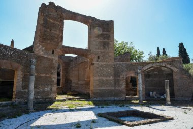 Villa Adriana (Tivoli, Italy) - Edificio con tre esedre (The three exedro building)