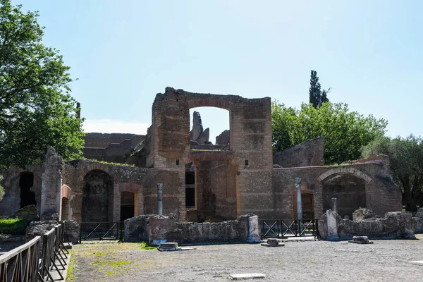 Villa Adriana (Tivoli, İtalya) - Edificio con tre esedre (Üç dış bina))