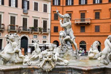 Fontana del Nettuno (Neptün Çeşmesi), Piazza Navona, Roma, İtalya
