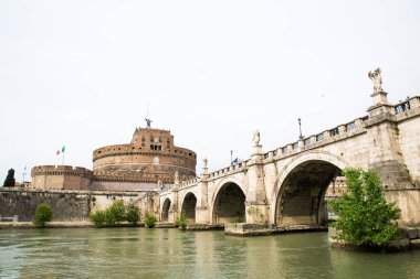 Roma 'daki antik kalıntılar (İtalya) - Tevere ve Ponte Sant' Angelo 'daki Ponte Sant' Angelo
