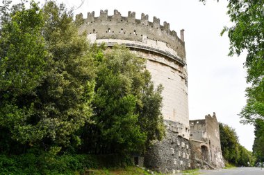 Roma 'daki antik kalıntılar (İtalya) - Caecilia Metella (Mausoleo di Cecilia Metella), Via Appia (Appian Yolu) boyunca uzanan)