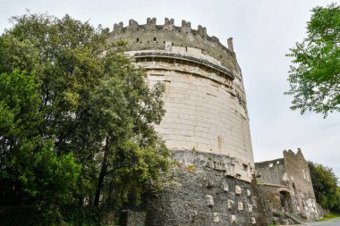 Roma 'daki antik kalıntılar (İtalya) - Caecilia Metella (Mausoleo di Cecilia Metella), Via Appia (Appian Yolu) boyunca uzanan)