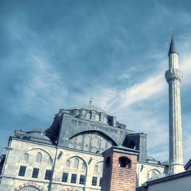 İstanbul, Türkiye - Nisan 2014: Tophane ilçesindeki Kilic Ali Paşa Camii. Kilic Ali Paşa cami kompleksi Mimar Sinan tarafından 1580 ve 1587 yılları arasında tasarlandı ve inşa edildi..