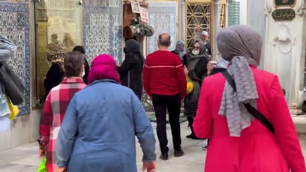 Estambul Turquía Noviembre 2021 Visitantes Mezquita Tumba Eyup Sultan Estambul — Vídeo de stock