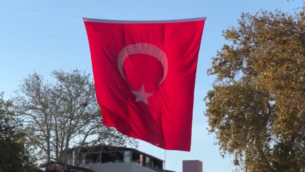 Стамбул Турция Ноябрь 2021 Года Турецкий Флаг Висит Районе Эюп — стоковое видео