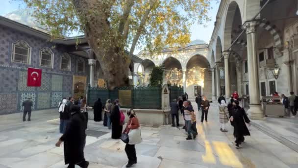 Estambul Turquía Noviembre 2021 Visitantes Mezquita Tumba Eyup Sultan Estambul — Vídeo de stock