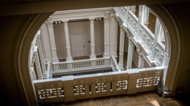 İstanbul, Türkiye - Mayıs 2013: Garanti BBVA 'nın özel bir kütüphane ve sanat müzesi olan Salt Galata' dan iç mekan