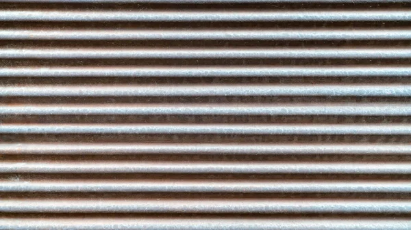金属シャッター表面の変形と灰色の金属シャッター 実際の亜鉛メッキ板金テクスチャ — ストック写真