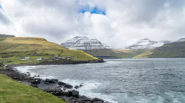 Dramatisch Landschap Met Een Klein Dorpje Faeröer Eilanden Het Noorden — Stockfoto