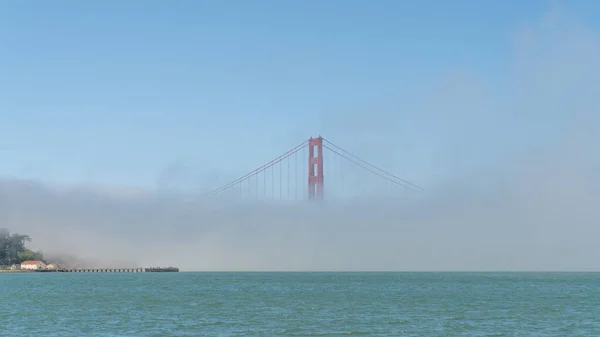 Golden Gate Bridge Bei Nebligem Wetter Wegen Des Nebels Ist — Stockfoto