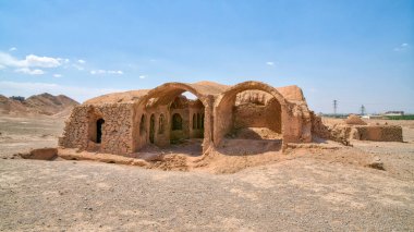 Yazd, İran - Mayıs 2019: Dakhmeh Yazd kentindeki Zoroastrian Harabeleri