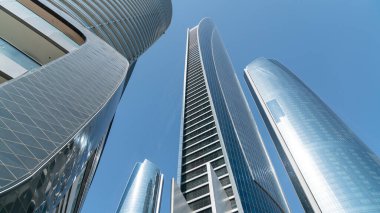 Abu Dabi, Birleşik Arap Emirlikleri - Şubat 2022: Etihad Kuleleri 74 katlı beş gökdelen kompleksi Abu Dabi 'deki en yüksek üçüncü binadır..