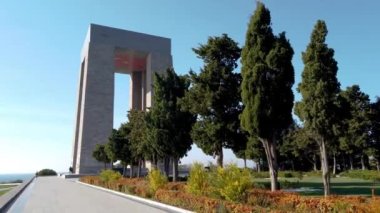 Çanakkale, Dardanelles, Türkiye - Şubat 2022: Gelibolu Savaşı 'na katılan Türk askerleri için Çanakkale Şehitleri Anıtı