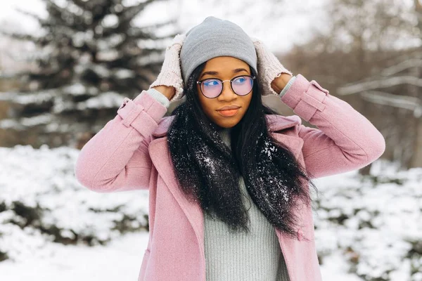 Retrato Menina Feliz Positivo Africano Étnico Afro Americano Jovem Mulher — Fotografia de Stock