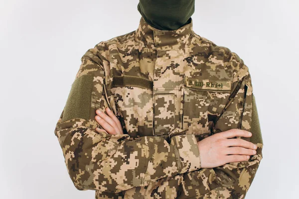 Retrato Soldado Ucraniano Uniforme Militar Sobre Fondo Blanco — Foto de Stock