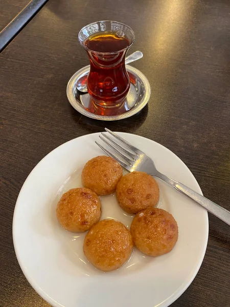 Τούρκικο Επιδόρπιο Kemalpasa Παραδοσιακό Τσάι Σερβίρεται Στο Τοπικό Εστιατόριο Έτοιμος — Φωτογραφία Αρχείου